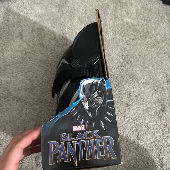Marvel Black Panther Vibranium Power FX Mask with Light-Up Effects by Hasbro - Picture 5 of 6